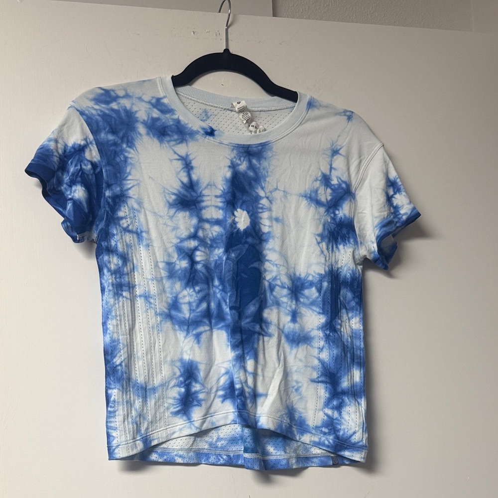 Lululemon Blue and White Tie-Dye T-Shirt